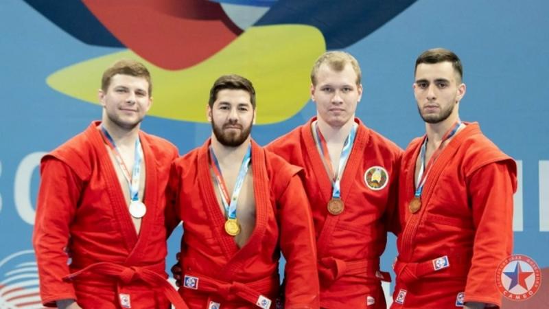 Рауль Бабаев — крайний справа